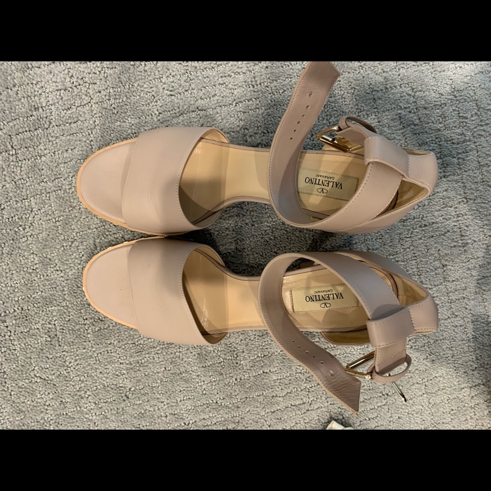 Valentino casual nude heel